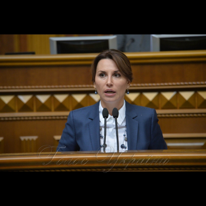 Пленарне засідання Верховної Ради України. Ірина Сисоєнко - Заступник голови Комітету Верховної Ради України з питань охорони здоров'я, Самопоміч –доповідає закон про мед реформу