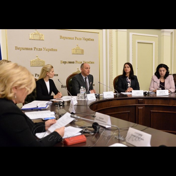 Голова Верховної Ради Андрій Парубій прийняв  участь у Комітетських слуханнях на тему: «Наближення України до стандартів НАТО: перешкоди та досягнення. Стан виконання Річної національної програми співробітництва під егідою Комісії Україна-НАТО та Стратегічного оборонного бюлетеня України». Народний депутат України Світлана Заліщук, Голова Верховної Ради Андрій Парубій, Голова Комітету Верховної Ради України у закордонних справах Ганна Гопко, Віце-прем'єр-міністр з питань європейської та євроатлантичної інтеграції України КЛИМПУШ-ЦИНЦАДЗЕ Іванна