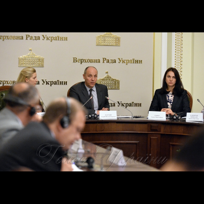 Голова Верховної Ради Андрій Парубій прийняв  участь у Комітетських слуханнях на тему: «Наближення України до стандартів НАТО: перешкоди та досягнення. Стан виконання Річної національної програми співробітництва під егідою Комісії Україна-НАТО та Стратегічного оборонного бюлетеня України». Народний депутат України Світлана Заліщук, Голова Верховної Ради Андрій Парубій, Голова Комітету Верховної Ради України у закордонних справах Ганна Гопко