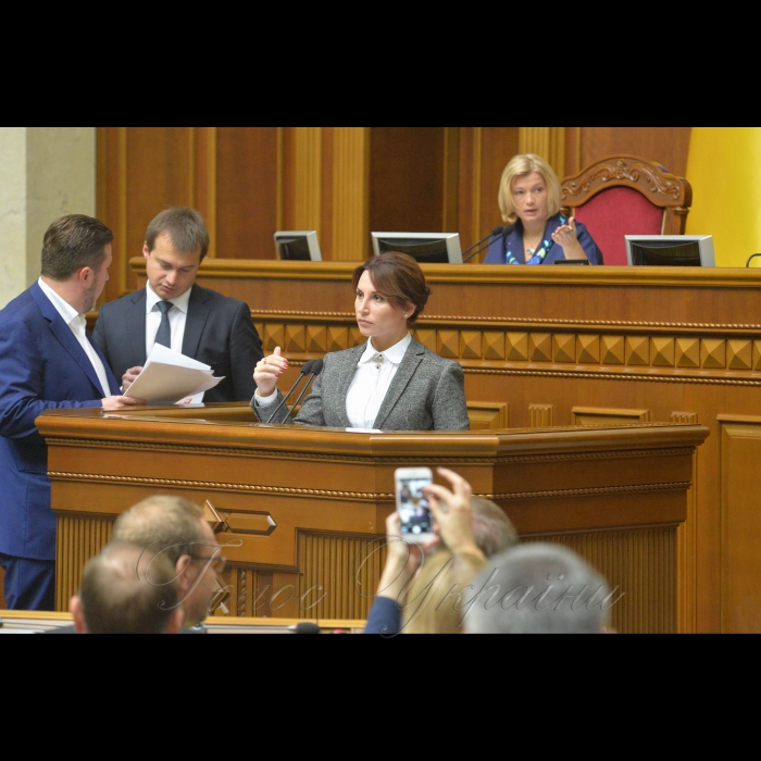Пленарне засідання Верховної Ради України/ Верховна Рада схвалила медичну реформу. Прийнято Закон «Про державні фінансові гарантії медичного обслуговування населення». Заступник голови Комітету Верховної Ради України з питань охорони здоров'я нд Ірина Сисоєнко