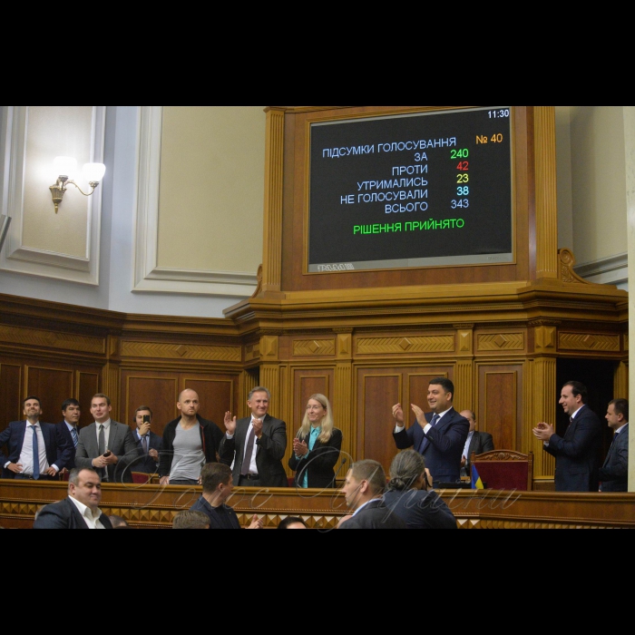 Пленарне засідання Верховної Ради України/ Верховна Рада схвалила медичну реформу. Прийнято Закон «Про державні фінансові гарантії медичного обслуговування населення». Виконувач обов'язків Міністра охорони здоров'я України Уляна Супрун, прем’єр Володимир Гройсман,