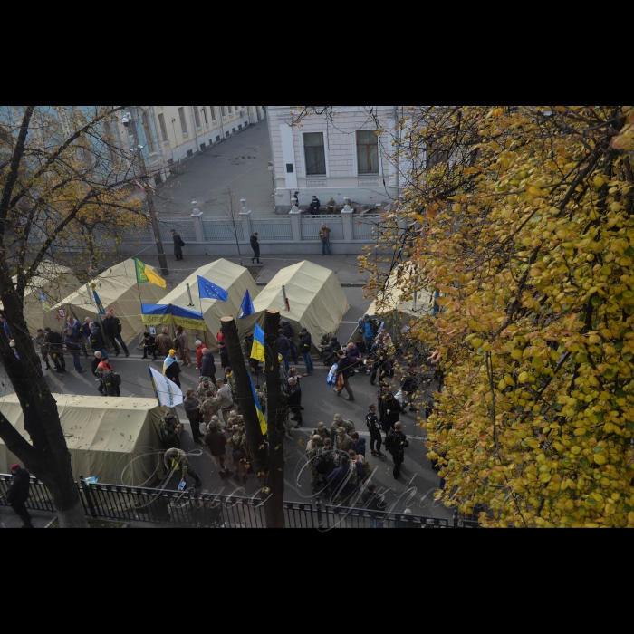 Пленарне засідання Верховної Ради України/ Верховна Рада схвалила медичну реформу. Прийнято Закон «Про державні фінансові гарантії медичного обслуговування населення». Мітинги біля ВР