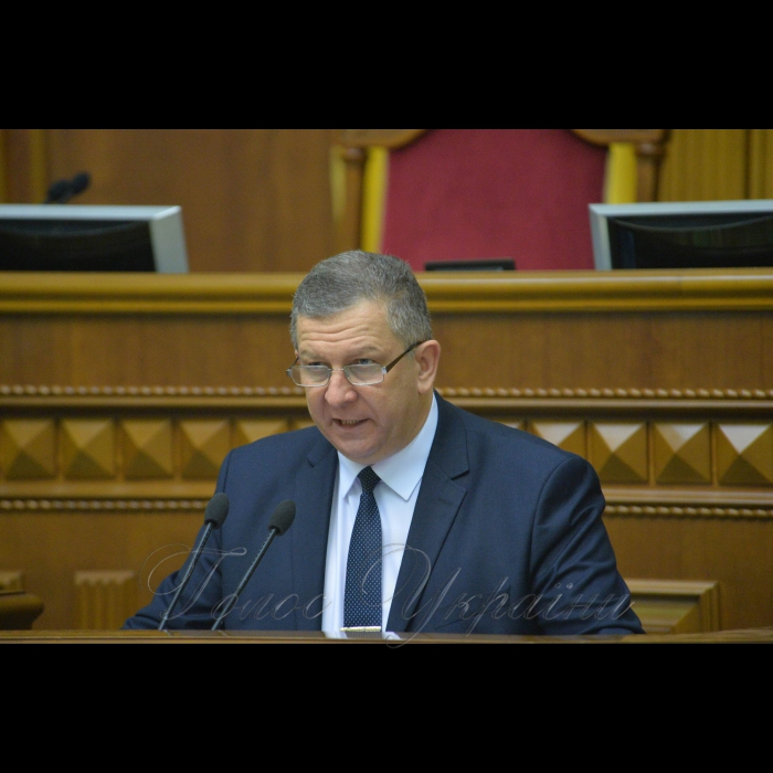 Пленарне засідання Верховної Ради України
А.Парубій повідомив, що у засіданні беруть участь члени Кабінету Міністрів на чолі з Прем’єр-міністром Володимиром Гройсманом. Міністр соціальної політики України Рева Андрій 
Розпочалася «година запитань до Уряду».
Він надав слово для виступу Міністру соціальної політики Андрію Реві, який доповів про хід реалізації Закону України «Про внесення змін до деяких законодавчих актів України щодо підвищення пенсій».
