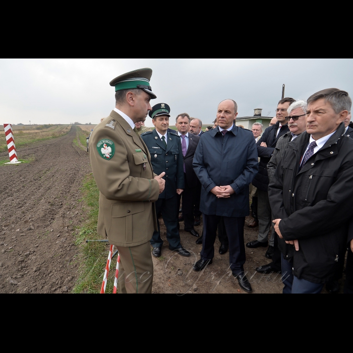 Робочий візит Голови Верховної Ради України Андрія Парубія до Республіки Польща. Пункт пропуску «Нижанковичі-Мальховичі». комендант Бещадського відділення Прикордонної варти РП плк. Роберт Рогоз, Голова Верховної Ради України Андрій Парубій,  Маршалок Сейму Республіки Польща Марек Кухцінський