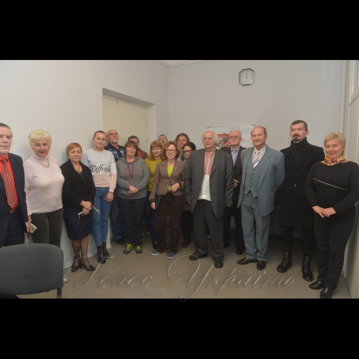 Презентація календаря присвяченого поету Івану Драчу в редакції «Голосу України» 