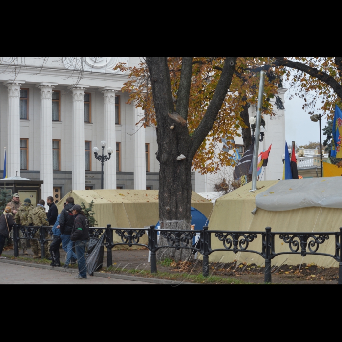 Мітингувальники біля Верховної Ради України. Продовжується акція 