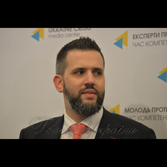 Брифінг в Українському кризисному медіацентрі «Народні депутати за ініціативи експертів наведуть лад у зовнішній рекламі». Максим Нефьодов, перший заступник Міністра економічного розвитку і торгівлі України