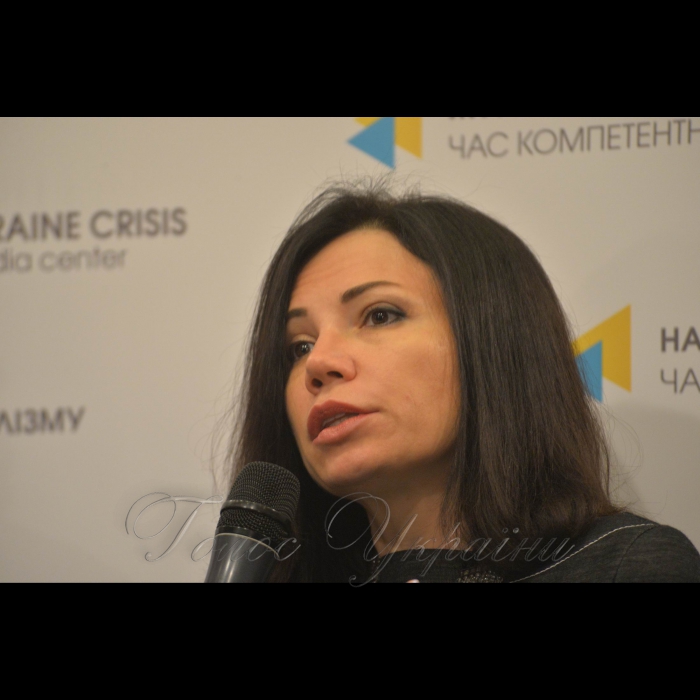 Брифінг в Українському кризисному медіацентрі «Народні депутати за ініціативи експертів наведуть лад у зовнішній рекламі». Вікторія Сюмар, народний депутат України (фракція «Народний фронт»), голова Комітету Верховної Ради України з питань свободи слова та інформаційної політики