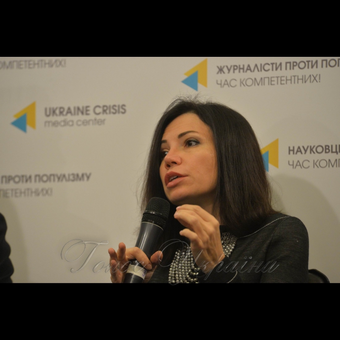 Брифінг в Українському кризисному медіацентрі «Народні депутати за ініціативи експертів наведуть лад у зовнішній рекламі». Вікторія Сюмар, народний депутат України (фракція «Народний фронт»), голова Комітету Верховної Ради України з питань свободи слова та інформаційної політики