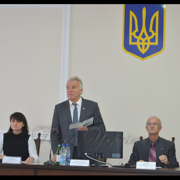 Круглий стіл «Вступна компанія 2017 р. на економічні та управлінські спеціальності до аграрних ВНЗ: оцінка, траєкторія майбутнього» у НУБіП. Станіслав Ніколаєнко ректор Національного університету біоресурсів і природокористування України (в центрі) , заступник Міністра освіти та науки України Юрій Рашкевич (праворуч), Заступник Міністра аграрної політики і продовольства України Олена Ковальова (ліворуч)