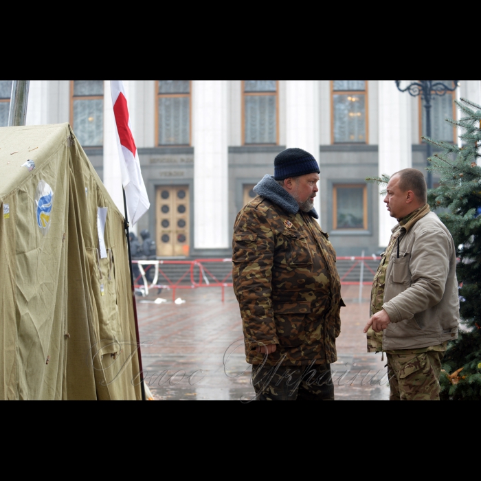 Мітингувальники біля Верховної Ради України. Продовжується акція 