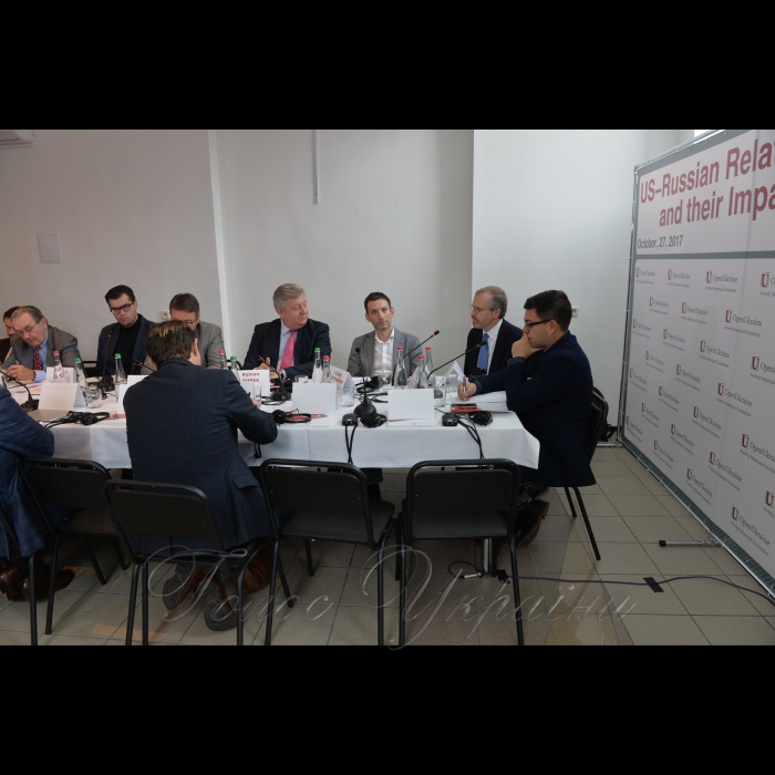 Експертний круглий стіл на тему «Американсько-російські відносини та їх вплив на Україну» .Фонд «Відкрий Україну» організував експертний круглий стіл на тему «Американсько-російські відносини та їх вплив на Україну». Захід став новою платформою для обговорення на найвищому рівні поточних конфліктів та актуальних питань в рамках проектів Київського безпекового форуму. Зокрема, мова йшла про роль України в системі міжнародних відносин, майбутнє зовнішньої політики США та Росії, важелі тиску Конгресу щодо українських проблем, актуальність питань про анексію Криму, війну на Донбасі та інше.