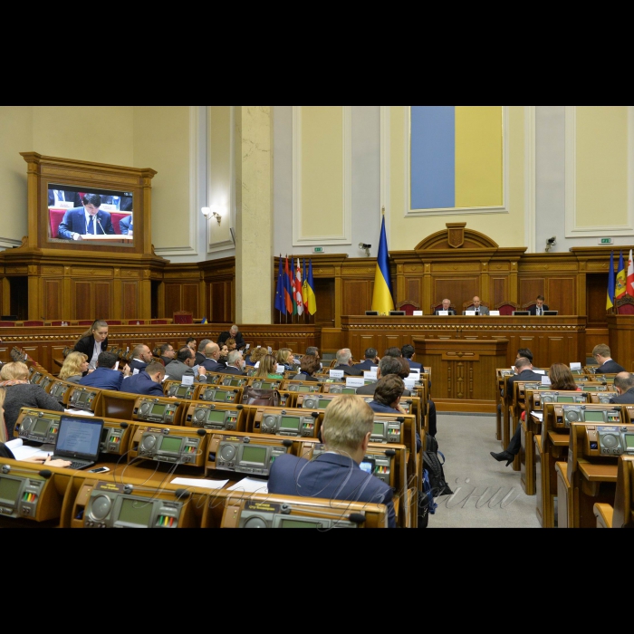 У Києві в приміщеннях Верховної Ради України проходить чергова Шоста сесія Парламентської Асамблеї ЄВРОНЕСТ, у якій беруть участь народні депутати України, європарламентарії та представники парламентів країн Східного Партнерства (Україна, Азербайджан, Вірменія, Грузія, Молдова). 
Плануються засідання чотирьох робочих комітетів (політичного, економічного, енергетичного та соціального) та проведення Жіночого форуму. Сесії ПА ЄВРОНЕСТ проходять почергово в приміщеннях Європарламенту і парламентах країн-партнерів. Нинішня сесія вперше проходитиме у Верховній Раді України.
На фото:
Засідання Комітету з політичних питань, прав людини та демократії, у президії Борис Тарасюк
