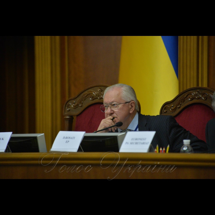 У Києві в приміщеннях Верховної Ради України проходить чергова Шоста сесія Парламентської Асамблеї ЄВРОНЕСТ, у якій беруть участь народні депутати України, європарламентарії та представники парламентів країн Східного Партнерства (Україна, Азербайджан, Вірменія, Грузія, Молдова). 
Плануються засідання чотирьох робочих комітетів (політичного, економічного, енергетичного та соціального) та проведення Жіночого форуму. Сесії ПА ЄВРОНЕСТ проходять почергово в приміщеннях Європарламенту і парламентах країн-партнерів. Нинішня сесія вперше проходитиме у Верховній Раді України.
На фото:
Засідання Комітету з політичних питань, прав людини та демократії, у президії Борис Тарасюк
