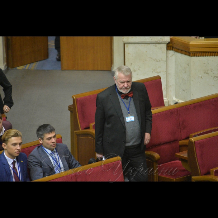 У Києві в приміщеннях Верховної Ради України проходить чергова Шоста сесія Парламентської Асамблеї ЄВРОНЕСТ, у якій беруть участь народні депутати України, європарламентарії та представники парламентів країн Східного Партнерства (Україна, Азербайджан, Вірменія, Грузія, Молдова). 
Плануються засідання чотирьох робочих комітетів (політичного, економічного, енергетичного та соціального) та проведення Жіночого форуму. Сесії ПА ЄВРОНЕСТ проходять почергово в приміщеннях Європарламенту і парламентах країн-партнерів. Нинішня сесія вперше проходитиме у Верховній Раді України.
На фото:
Засідання Комітету з політичних питань, прав людини та демократії, у президії Борис Тарасюк
