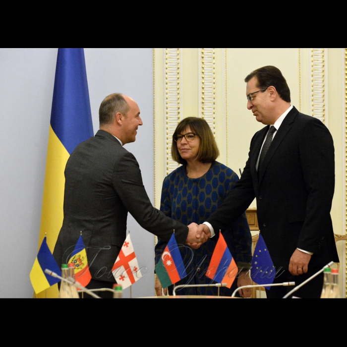 Голова Верховної Ради України Андрій Парубій зустрівся з членами Бюро Парламентської асамблеї ЄВРОНЕСТ. 
Учасники зустрічі обговорили питання щодо подальшої взаємодії країн Східної Європи, підтримки інститутів демократії, стабільності та безпеки в регіоні, а також плани розвитку співпраці. Ребекка ХАРМС -Співголова ПА 