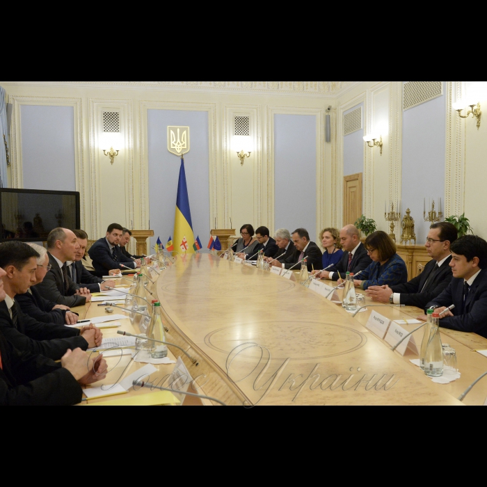 Голова Верховної Ради України Андрій Парубій зустрівся з членами Бюро Парламентської асамблеї ЄВРОНЕСТ. 
Учасники зустрічі обговорили питання щодо подальшої взаємодії країн Східної Європи, підтримки інститутів демократії, стабільності та безпеки в регіоні, а також плани розвитку співпраці. Ребекка ХАРМС -Співголова ПА 