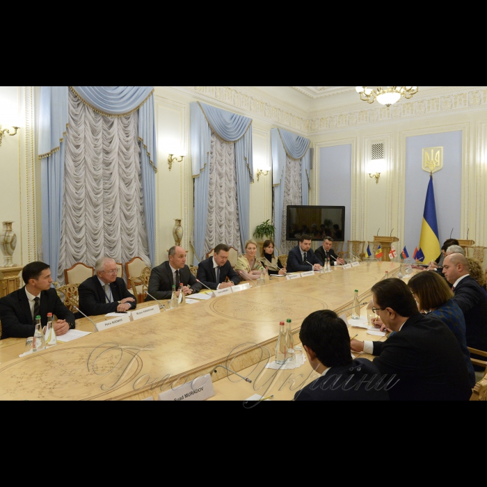 Голова Верховної Ради України Андрій Парубій зустрівся з членами Бюро Парламентської асамблеї ЄВРОНЕСТ. 

Учасники зустрічі обговорили питання щодо подальшої взаємодії країн Східної Європи, підтримки інститутів демократії, стабільності та безпеки в регіоні, а також плани розвитку співпраці.
