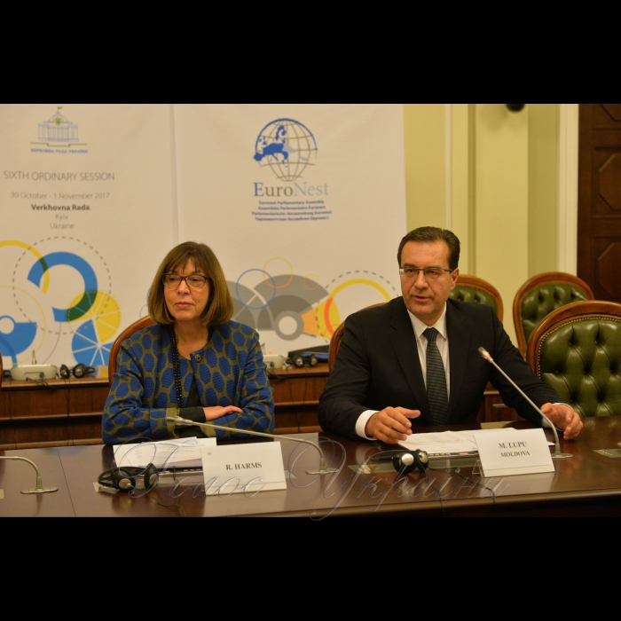 У Верховній Раді України триває  робота VI сесії Парламентської асамблеї ЄС – Східні сусіди (ПА ЄВРОНЕСТ). Прес-конференція Ребекки Хармс та Мар’яна Лупу