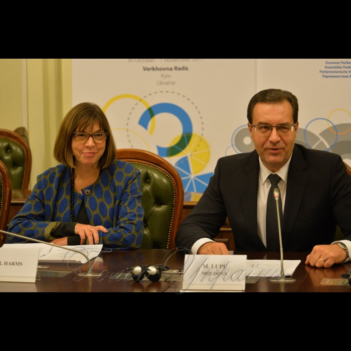 У Верховній Раді України триває  робота VI сесії Парламентської асамблеї ЄС – Східні сусіди (ПА ЄВРОНЕСТ). Прес-конференція Ребекки Хармс та Мар’яна Лупу