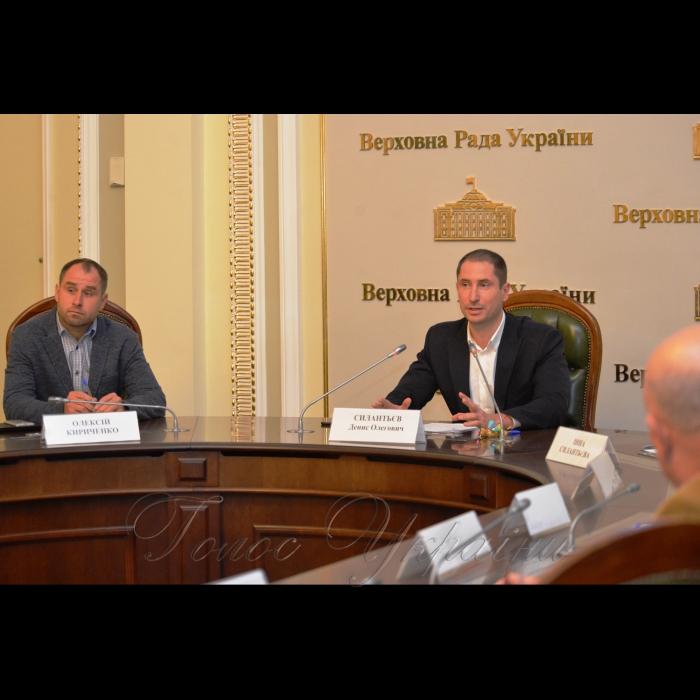 Всеукраїнський круглий стіл «Право на освіту дітей з особливими освітніми потребами: проблеми законодавчого регулювання». ВГОІ «Інститут реабілітації та соціальних технологій», Центр проблем імплементації європейського соціального права, Київського національного університету імені Тараса Шевченка, Всеукраїнська громадська організація «Жінки за зміни». Член Комітету з питань охорони здоров’я, народного депутата України Кириченко Олексій, Заступник Голови Комітету Верховної Ради України  з питань сім’ї, молодіжної політики, спорту та туризму, народний депутат України, заслужений майстер спорту Силантьєв Денис 