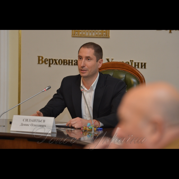 Всеукраїнський круглий стіл «Право на освіту дітей з особливими освітніми потребами: проблеми законодавчого регулювання». ВГОІ «Інститут реабілітації та соціальних технологій», Центр проблем імплементації європейського соціального права, Київського національного університету імені Тараса Шевченка, Всеукраїнська громадська організація «Жінки за зміни».  Заступник Голови Комітету Верховної Ради України  з питань сім’ї, молодіжної політики, спорту та туризму, народний депутат України, заслужений майстер спорту Силантьєв Денис 