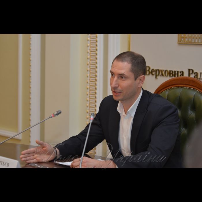 Всеукраїнський круглий стіл «Право на освіту дітей з особливими освітніми потребами: проблеми законодавчого регулювання». ВГОІ «Інститут реабілітації та соціальних технологій», Центр проблем імплементації європейського соціального права, Київського національного університету імені Тараса Шевченка, Всеукраїнська громадська організація «Жінки за зміни».  Заступник Голови Комітету Верховної Ради України  з питань сім’ї, молодіжної політики, спорту та туризму, народний депутат України, заслужений майстер спорту Силантьєв Денис 