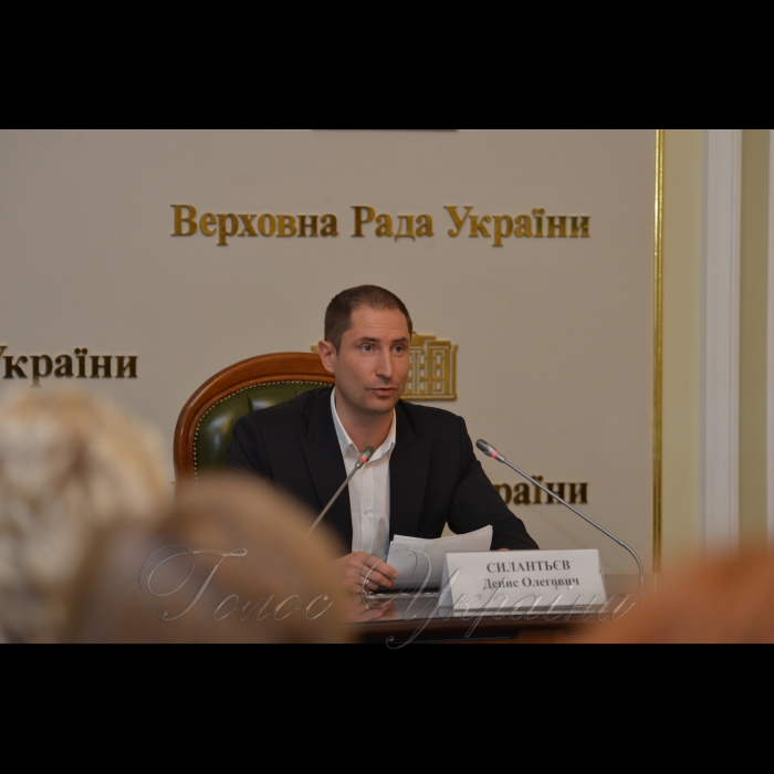 Всеукраїнський круглий стіл «Право на освіту дітей з особливими освітніми потребами: проблеми законодавчого регулювання». ВГОІ «Інститут реабілітації та соціальних технологій», Центр проблем імплементації європейського соціального права, Київського національного університету імені Тараса Шевченка, Всеукраїнська громадська організація «Жінки за зміни».  Заступник Голови Комітету Верховної Ради України  з питань сім’ї, молодіжної політики, спорту та туризму, народний депутат України, заслужений майстер спорту Силантьєв Денис 