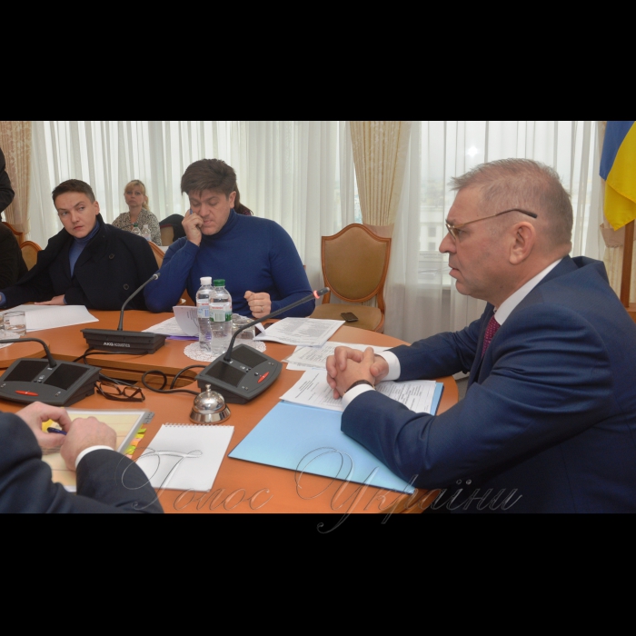 Комітетські слухання на тему: «Реформування військово-промислового комплексу України: проблеми та шляхи вирішення». Н. д. Надія Савченко, секретар Комітету Верховної Ради України з питань національної безпеки і оборони Іван Вінник, Голова Комітету Верховної Ради України з питань національної безпеки і оборони Сергій Пашинський