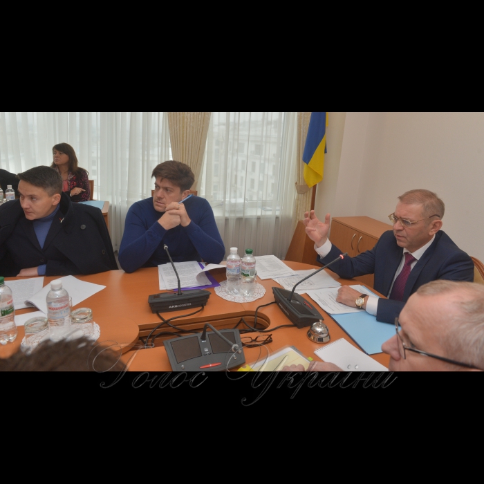 Комітетські слухання на тему: «Реформування військово-промислового комплексу України: проблеми та шляхи вирішення». Н. д. Надія Савченко, секретар Комітету Верховної Ради України з питань національної безпеки і оборони Іван Вінник, Голова Комітету Верховної Ради України з питань національної безпеки і оборони Сергій Пашинський