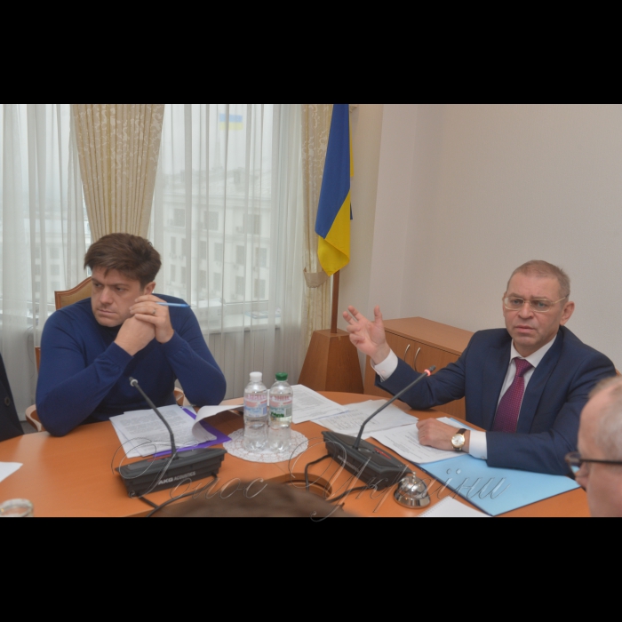 Комітетські слухання на тему: «Реформування військово-промислового комплексу України: проблеми та шляхи вирішення». секретар Комітету Верховної Ради України з питань національної безпеки і оборони Іван Вінник, Голова Комітету Верховної Ради України з питань національної безпеки і оборони Сергій Пашинський