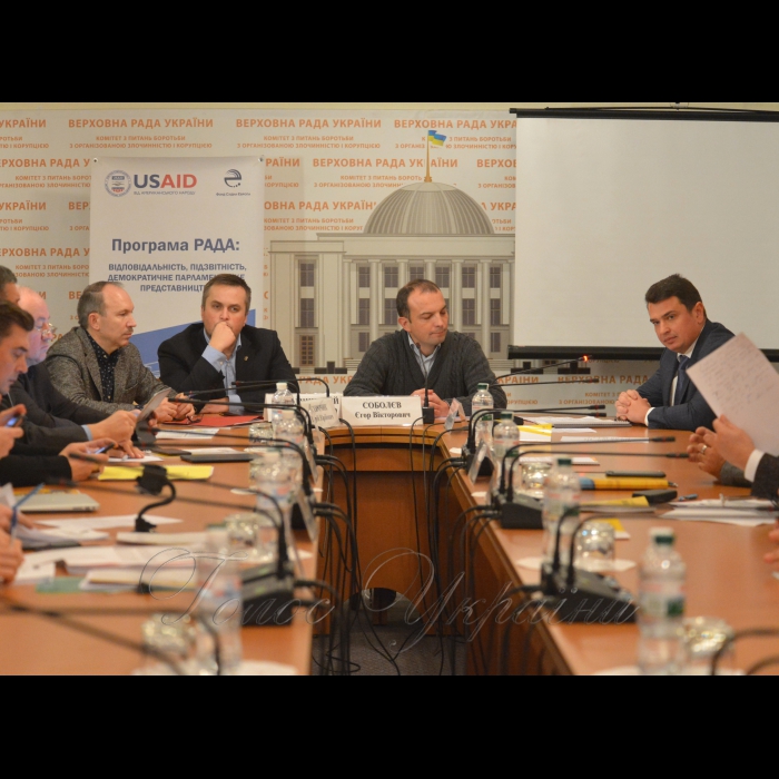Слухання та обговорення звіту директора Національного антикорупційного бюро України Ситника А.С. з основних питань діяльності Національного бюро, виконання покладених завдань, додержання законодавства, прав і свобод осіб (звіт за перше півріччя 2017 року) на засіданні Комітетут з питань запобігання та протидії корупції. Керівник секретаріату з питань запобігання і протидії корупції Юрій Сорочик, заступник Генерального прокурора України - керівник Спеціалізованої антикорупційної прокуратури Назар Холодницький, голова Комітету Верховної Ради України з питань запобігання і протидії корупції Єгор Соболєв, директор Національного антикорупційного бюро України Артем Ситник      
