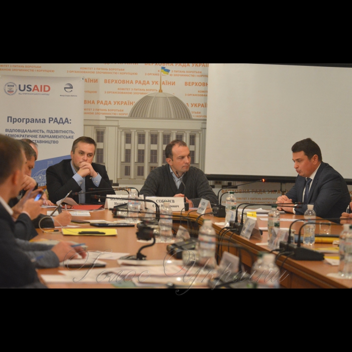 Слухання та обговорення звіту директора Національного антикорупційного бюро України Ситника А.С. з основних питань діяльності Національного бюро, виконання покладених завдань, додержання законодавства, прав і свобод осіб (звіт за перше півріччя 2017 року) на засіданні Комітетут з питань запобігання та протидії корупції. Заступник Генерального прокурора України - керівник Спеціалізованої антикорупційної прокуратури Назар Холодницький, голова Комітету Верховної Ради України з питань запобігання і протидії корупції Єгор Соболєв, директор Національного антикорупційного бюро України Артем Ситник      