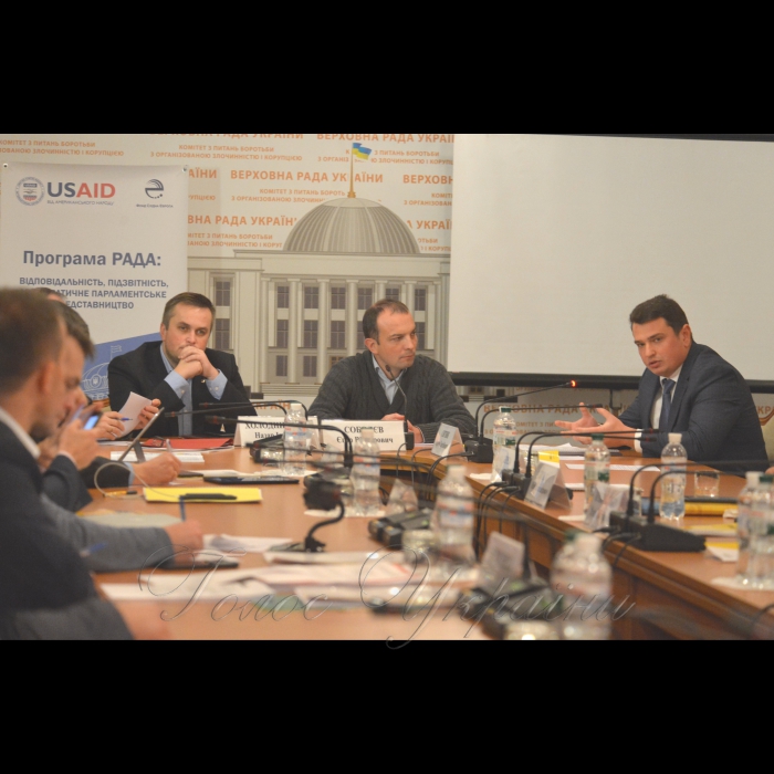 Слухання та обговорення звіту директора Національного антикорупційного бюро України Ситника А.С. з основних питань діяльності Національного бюро, виконання покладених завдань, додержання законодавства, прав і свобод осіб (звіт за перше півріччя 2017 року) на засіданні Комітетут з питань запобігання та протидії корупції. Заступник Генерального прокурора України - керівник Спеціалізованої антикорупційної прокуратури Назар Холодницький, голова Комітету Верховної Ради України з питань запобігання і протидії корупції Єгор Соболєв, директор Національного антикорупційного бюро України Артем Ситник      