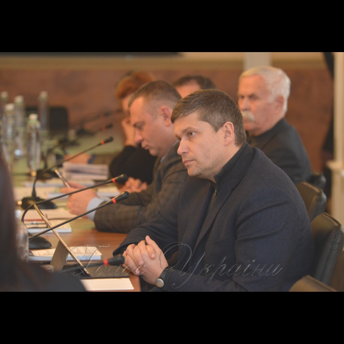 Програма USAID РАДА організовує круглий стіл на тему «Проблема процедури голосування: кворум та статус законів», що відбувається в рамках проведення 10 регламентних дискусій, метою яких є сприяння імплементації парламентської реформи.

Дискусія буде охоплювати наступні питання:
а) ризики і переваги запровадження голосування простою більшістю;
б) запровадження системи голосування за звичайні закони простою більшістю та абсолютною більшістю за особливі (Рекомендація №13 Дорожньої Карти щодо внутрішньої реформи та підвищення інституційної спроможності Верховної Ради України):
- питання кворуму прийняття таких рішень. Народний депутат України Павло Різаненко

