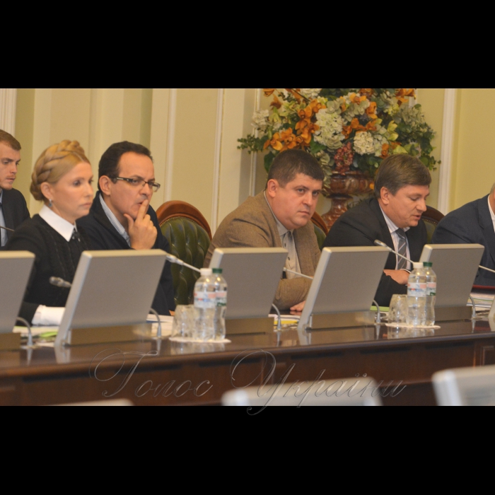 Погоджувальна рада Верховної Ради України. Юлія Тимошенко Б Олег Березюк САМ Максим Бурбак НФ Артур Герасимов БП