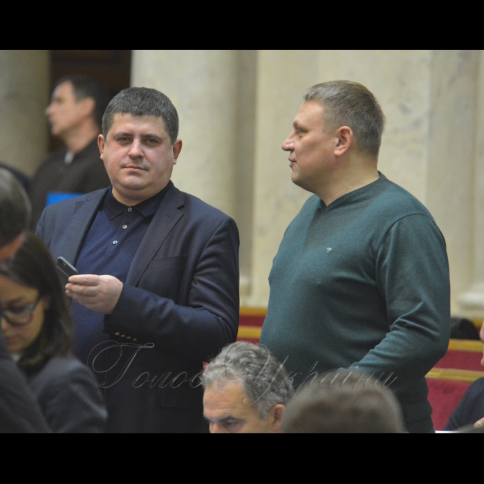 Пленарне засідання Верховної Ради України. Максим Бурбак НФ Олександр Шевченко позафр.
