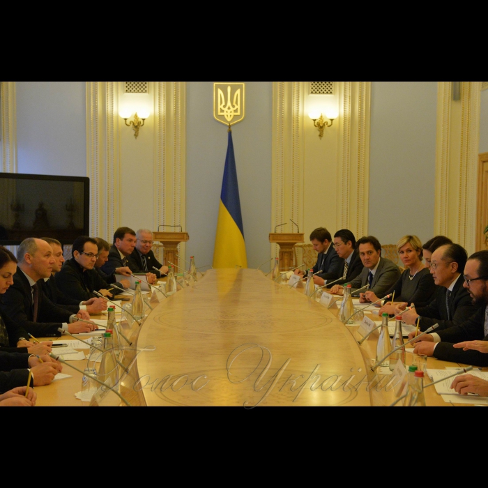 Зустріч Голови Верховної Ради України Андрія Парубія з Президентом Групи Світового банку Джимом Йонг Кімом за участі голів депутатських фракцій та груп