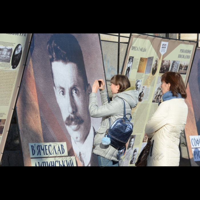 Київ, Майдан Незалежності. Відкриття виставки 