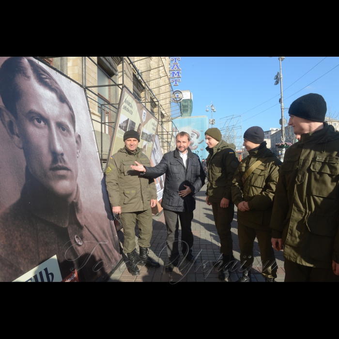 Київ, Майдан Незалежності. Відкриття виставки 