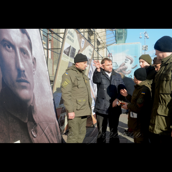 Київ, Майдан Незалежності. Відкриття виставки 