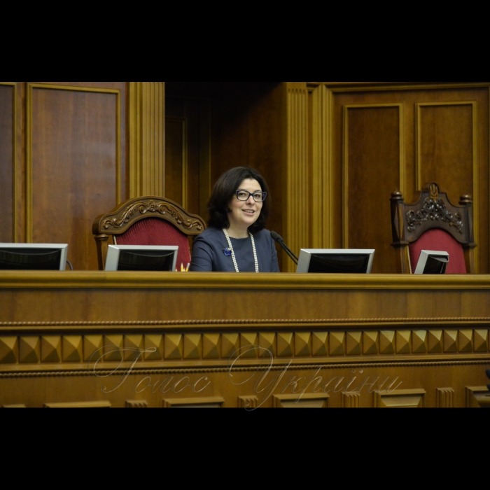Парламентські слухання на тему:  «Формування і реалізація молодіжної політики в умовах децентралізації». 
Заступник Голови Верховної Ради України Оксана Сироїд, відкриваючи слухання, висловила свої міркування щодо обговорюваного питання. Вона підкреслила, що «децентралізація - це повноваження, підкріплені грошима і відповідальністю, а молодіжна політика - це ідеї держави, які підкріплені грошима, аби молоді люди могли себе розвивати, а отже, молодіжна політика в контексті децентралізації - це політика, яка дозволяє молодим людям розвивати себе на місцях - там, де вони народилися і живуть». Заступник Голови Верховної Ради України Оксана Сироїд
