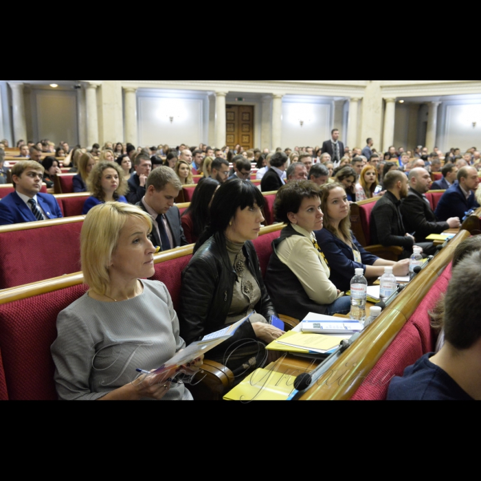 Парламентські слухання на тему:  «Формування і реалізація молодіжної політики в умовах децентралізації». 
Заступник Голови Верховної Ради України Оксана Сироїд, відкриваючи слухання, висловила свої міркування щодо обговорюваного питання. Вона підкреслила, що «децентралізація - це повноваження, підкріплені грошима і відповідальністю, а молодіжна політика - це ідеї держави, які підкріплені грошима, аби молоді люди могли себе розвивати, а отже, молодіжна політика в контексті децентралізації - це політика, яка дозволяє молодим людям розвивати себе на місцях - там, де вони народилися і живуть».
