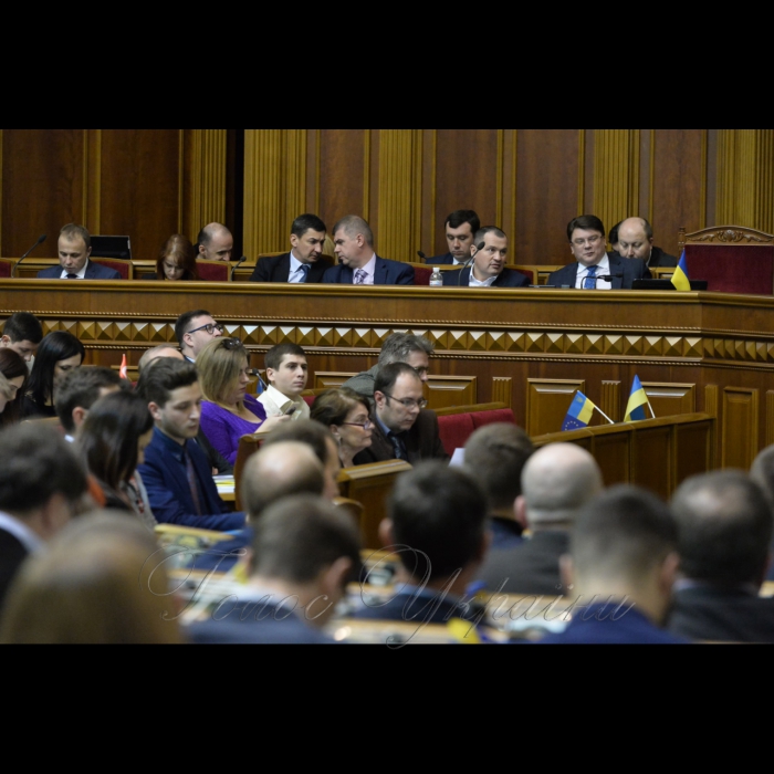 Парламентські слухання на тему:  «Формування і реалізація молодіжної політики в умовах децентралізації». 
Заступник Голови Верховної Ради України Оксана Сироїд, відкриваючи слухання, висловила свої міркування щодо обговорюваного питання. Вона підкреслила, що «децентралізація - це повноваження, підкріплені грошима і відповідальністю, а молодіжна політика - це ідеї держави, які підкріплені грошима, аби молоді люди могли себе розвивати, а отже, молодіжна політика в контексті децентралізації - це політика, яка дозволяє молодим людям розвивати себе на місцях - там, де вони народилися і живуть».
