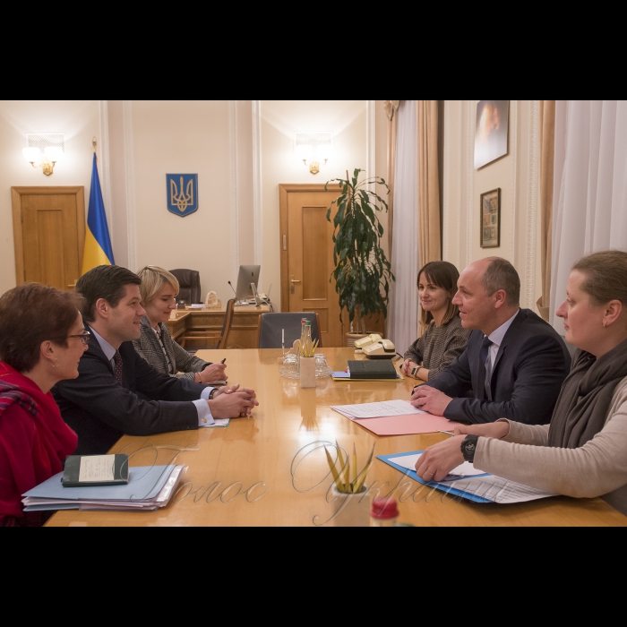 Голова Верховної Ради України Андрій Парубій провів зустріч з новопризначеним Помічником Державного секретаря США з питань Європи та Євразії Вессом Мітчеллом.