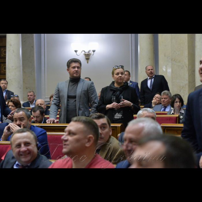 16 листопада 2017 пленарне засідання Верховної Ради України. Прийнято Закон «Про внесення змін до деяких законодавчих актів України (щодо спрощення ведення бізнесу та залучення інвестицій емітентами цінних паперів)».