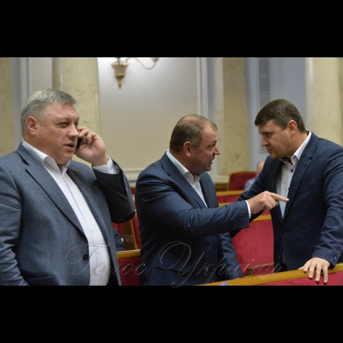 17 листопада 2017 пленарне засідання Верховної Ради України, «Година запитань до Уряду».
Вадим Підберезняк - НФ, Ігор Бриченко - НФ, Вадим Івченко - Батьківщина.