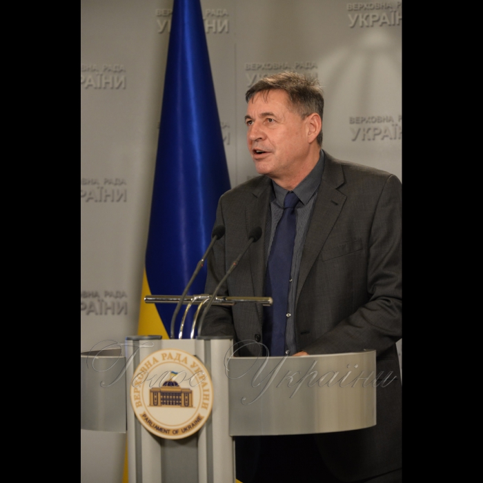 21 листопада 2017 у Верховній Раді України в рамках Міжнародного тижня законодавчої відкритості відбулася презентація Комунікаційної стратегії парламенту на 2017-2021 роки. Документ, що став результатом роботи стратегічних сесій за участю політиків, експертів, співробітників Апарату Верховної Ради та представників громадськості, підготовлено у рамках виконання Плану дій з реалізації Декларації відкритості парламенту за сприяння проекту Європейського Союзу, Верховної Ради України та ПРООН «Рада за Європу».
Керівник Проекту ЄС-ПРООН «Рада за Європу» Джонатан Мерфі.