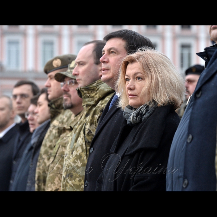 21 листопада 2017 Президент, Верховний Головнокомандувач Збройних Сил України Петро Порошенко підписав  Указ «Про встановлення в Україні Дня Десантно-штурмових військ Збройних Сил України», який відзначатиметься щороку 21 листопада.

Про це Президент повідомив під час урочистої церемонії перейменування Високомобільних десантних військ у Десантно-штурмові війська Збройних Сил України та встановлення Дня Десантно-штурмових військ ЗСУ.

Глава держави зазначив, що сьогодні в Україні також відзначають день Собору Архистратига Михаїла, а цей святий є небесним покровителем українських десантників.
Віце-прем'єр-міністр - Міністр регіонального розвитку, будівництва та ЖКГ України Зубко Геннадій, 1-й заступник Голови ВР Ірина Геращенко.