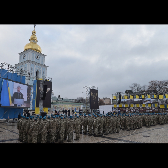 21 листопада 2017 Президент, Верховний Головнокомандувач Збройних Сил України Петро Порошенко підписав  Указ «Про встановлення в Україні Дня Десантно-штурмових військ Збройних Сил України», який відзначатиметься щороку 21 листопада.

Про це Президент повідомив під час урочистої церемонії перейменування Високомобільних десантних військ у Десантно-штурмові війська Збройних Сил України та встановлення Дня Десантно-штурмових військ ЗСУ.

Глава держави зазначив, що сьогодні в Україні також відзначають день Собору Архистратига Михаїла, а цей святий є небесним покровителем українських десантників.